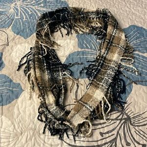 💜4/$16 fringe plaid circle scarf
